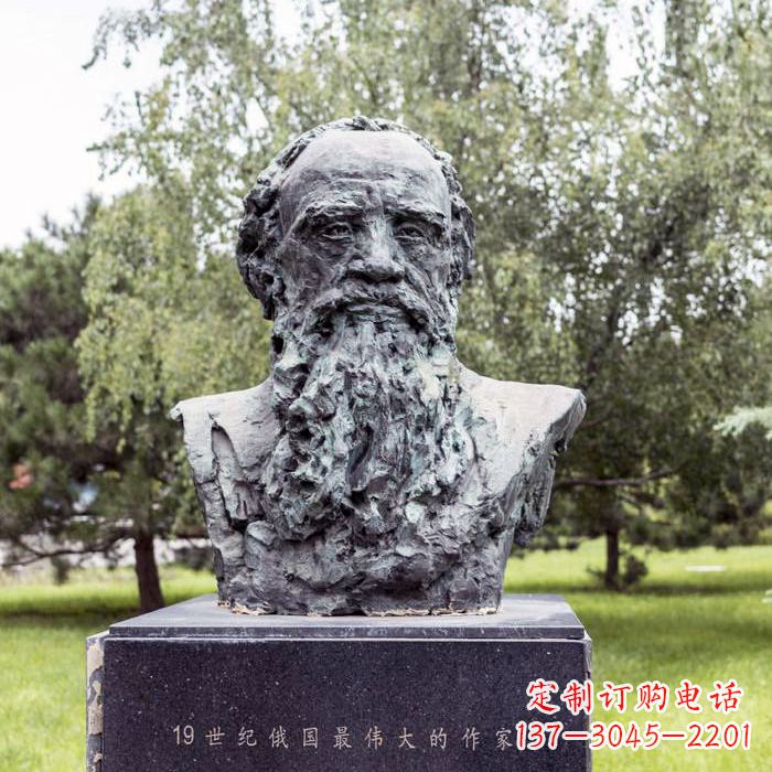 福建19世纪俄国最伟大的作家列夫·尼古拉耶维奇·托尔斯泰雕像