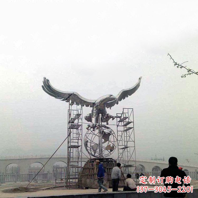 福建翱翔于天老鹰不锈钢雕塑