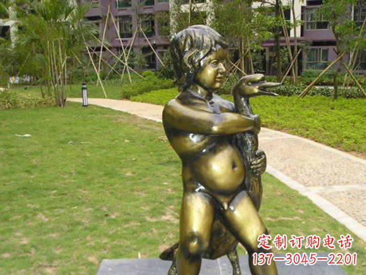 福建新颖童真男孩城市玻璃钢仿铜景观雕塑