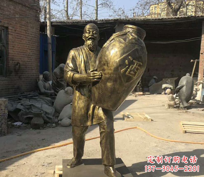 福建抱着酒坛的人物铜雕