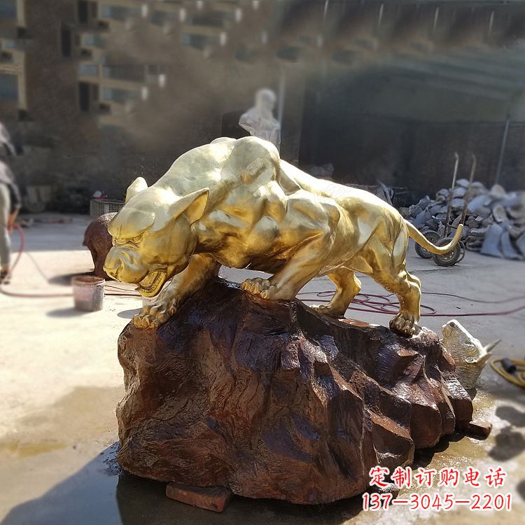 福建豹子铸铜雕塑-公园景区情景动物雕塑