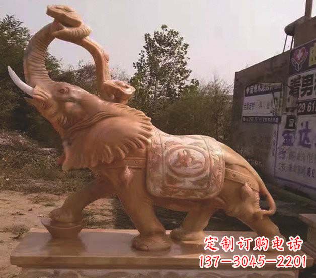 福建鼻卷如意的大象石雕
