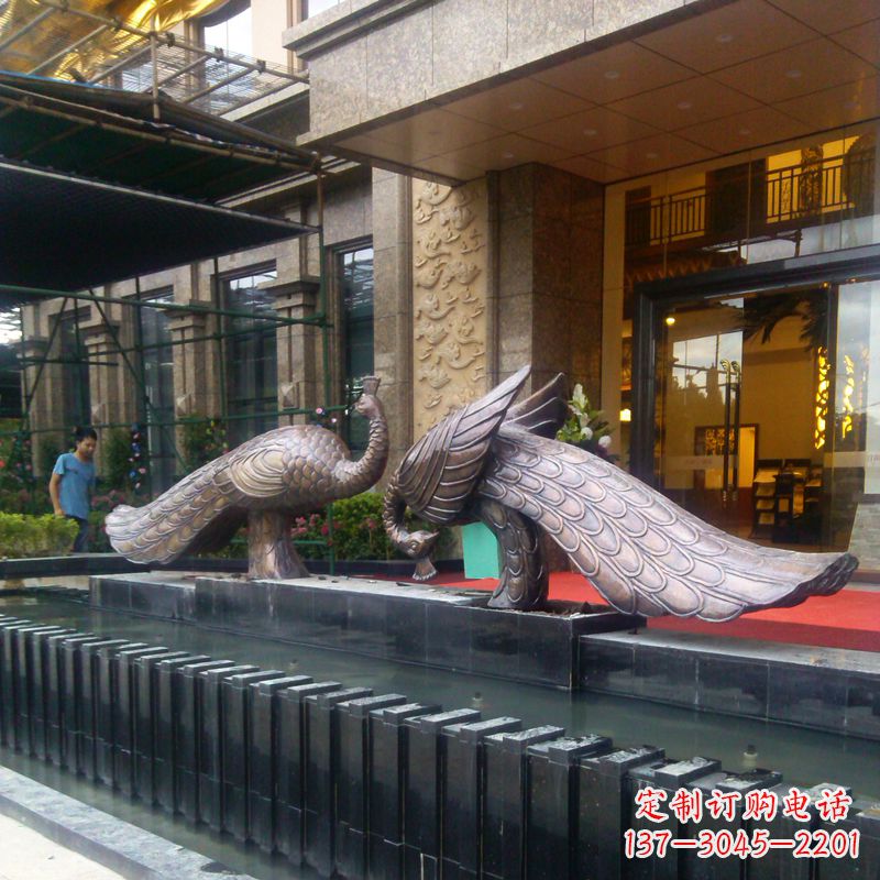 福建宾馆门口铜雕孔雀