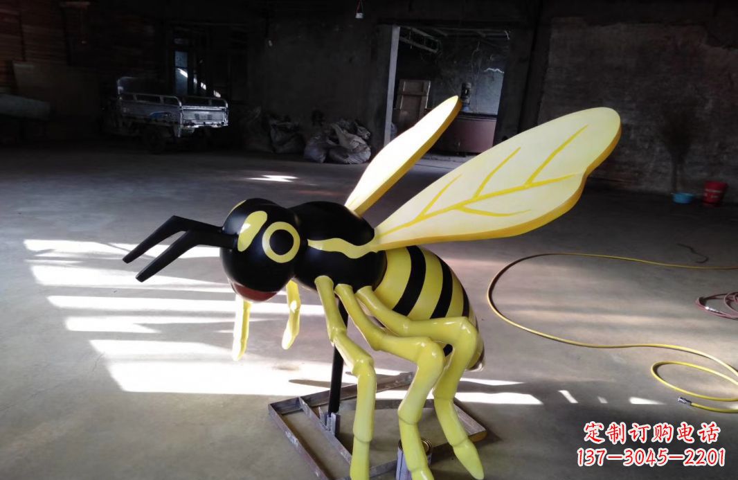 福建玻璃蜜蜂雕塑让自然之美展现