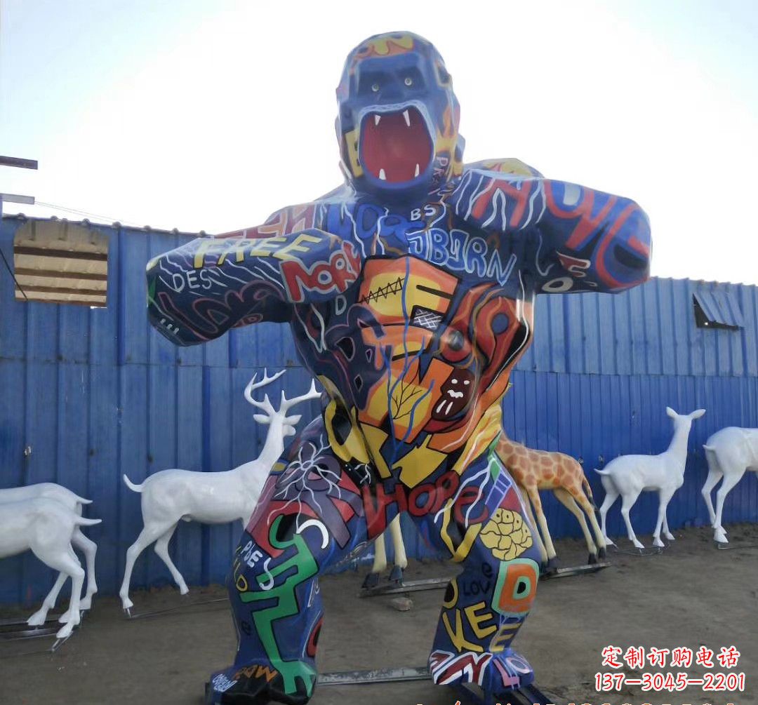 福建玻璃钢彩绘大猩猩雕塑