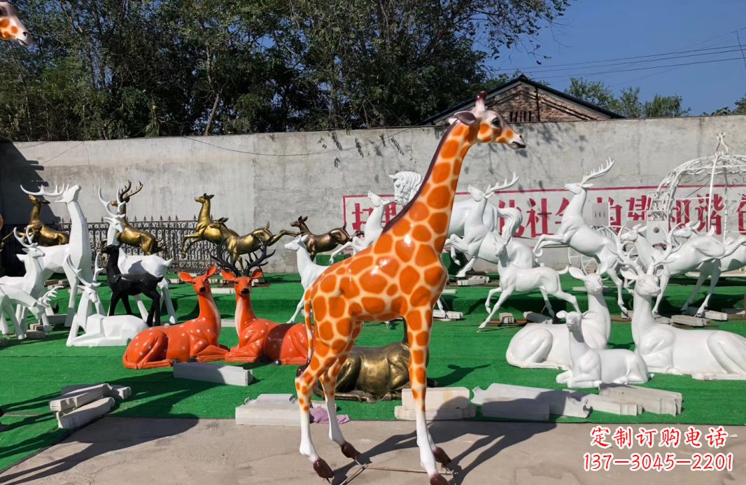 福建玻璃钢彩绘长颈鹿雕塑高端园林装饰
