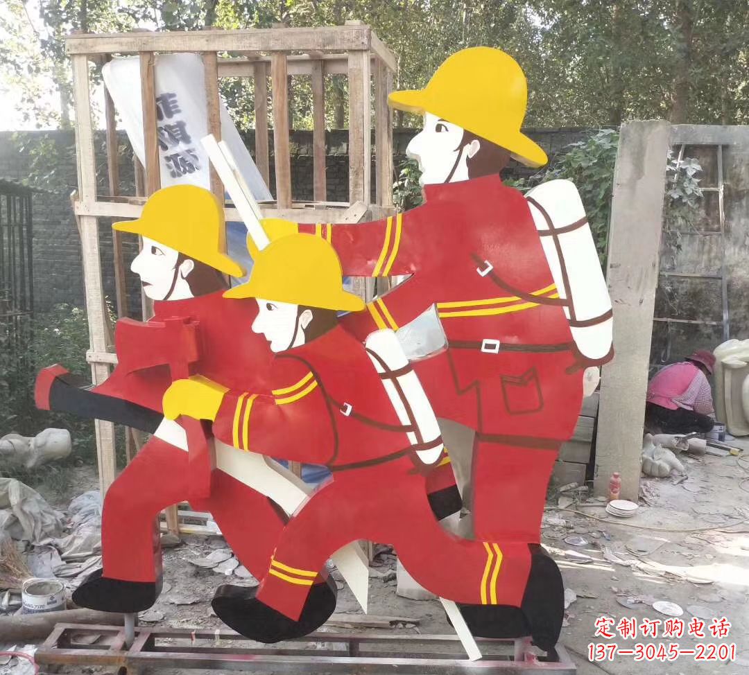 福建玻璃钢消防员雕塑——精致的园林景观装饰
