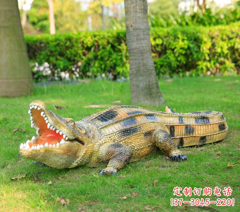福建玻璃钢鳄鱼仿真动物雕塑精美雕塑营造绿色环境