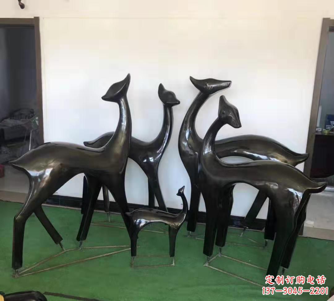 福建玻璃钢仿铜鹿雕塑完美点缀庭院景观