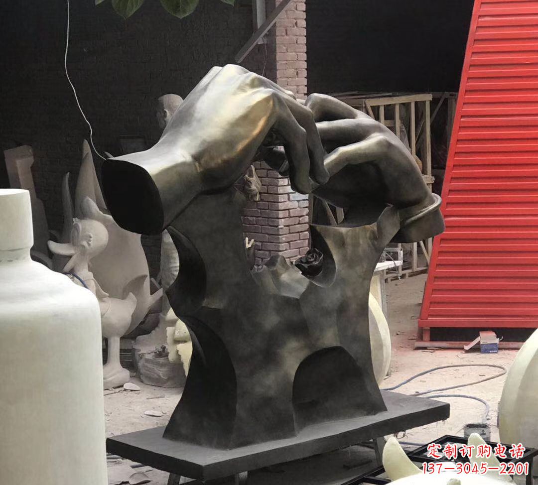 福建玻璃钢仿铜戒指雕塑浪漫情感的象征