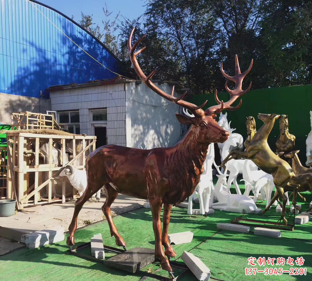 福建玻璃钢仿铜制作的麋鹿雕塑