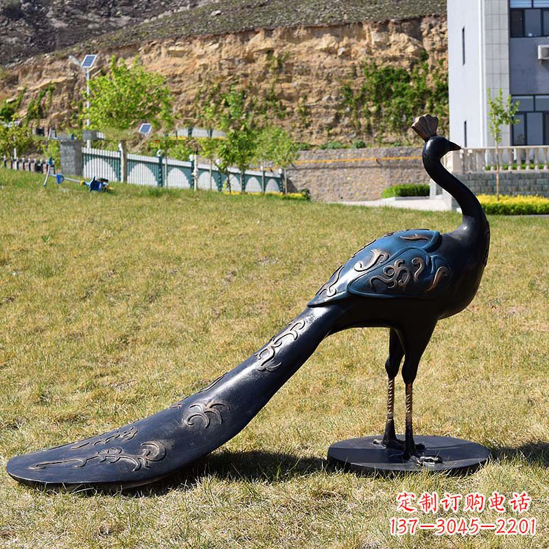 福建玻璃钢仿铜孔雀雕塑精美雕刻,给园林草坪增添灵气