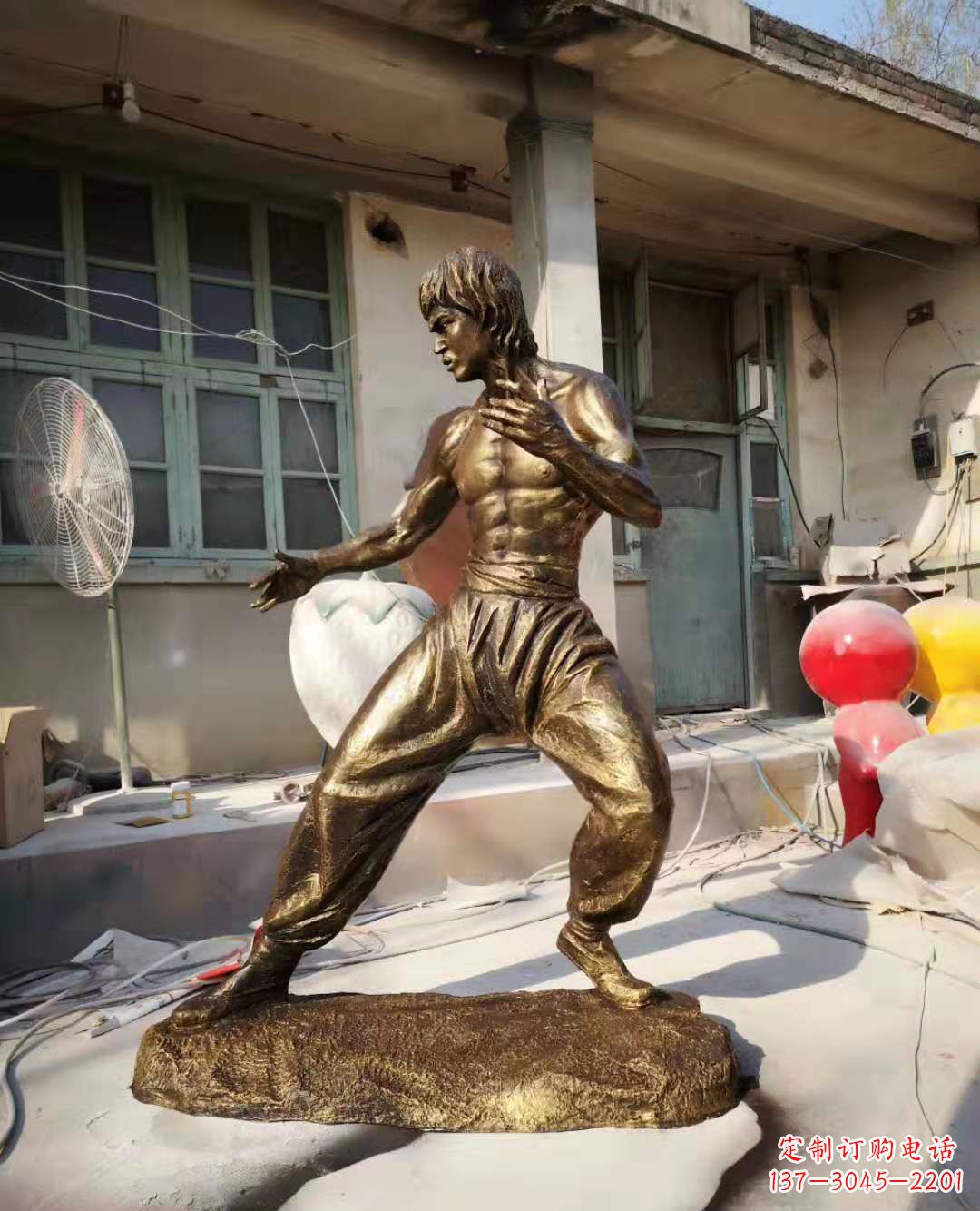 福建铜像传奇——李小龙雕塑