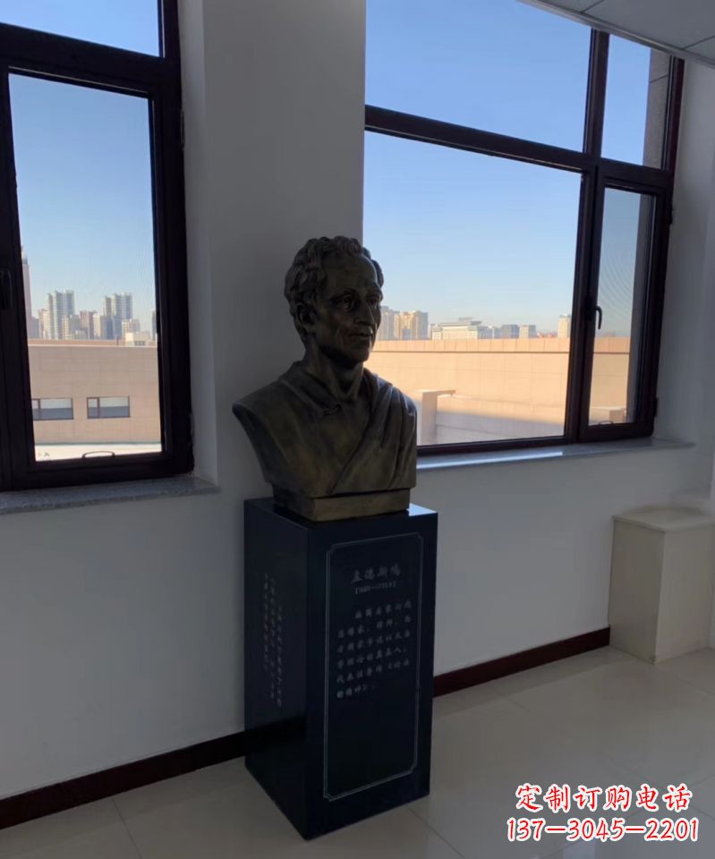 福建玻璃钢仿铜的孟德斯鸠头像雕塑