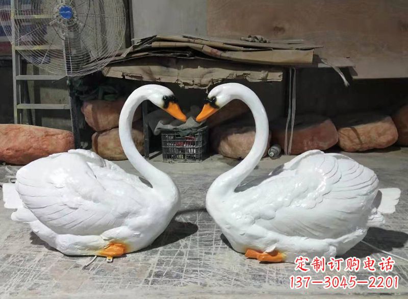 福建玻璃钢仿真发光天鹅雕塑