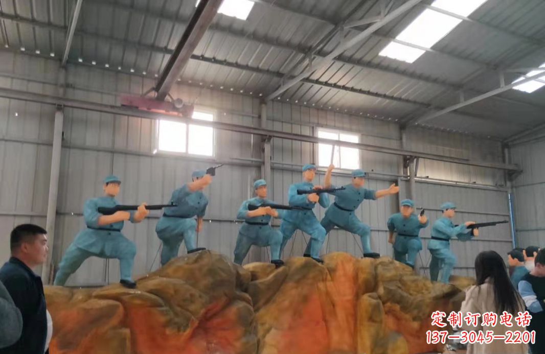 福建玻璃钢仿真抗战英雄人物雕塑广场景观雕塑