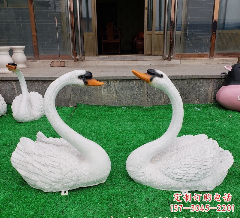 福建玻璃钢制作的精美天鹅雕塑