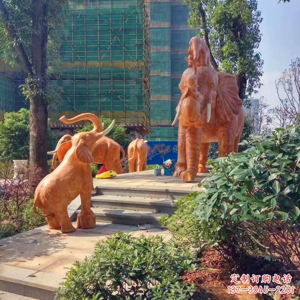 福建玻璃钢卡通大象雕塑——给小区园林带来活力