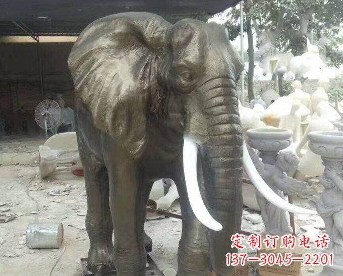 福建玻璃钢门口大象雕塑