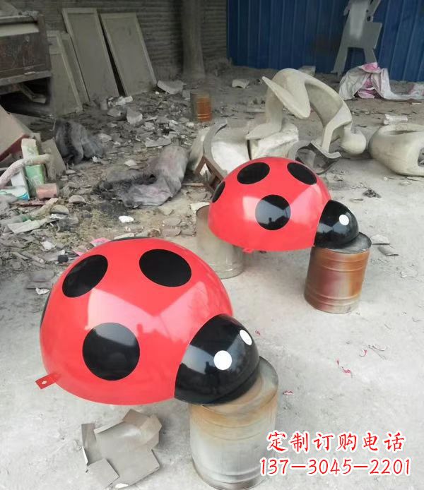 福建玻璃钢制瓢虫雕塑绚丽多彩的公园景观摆件