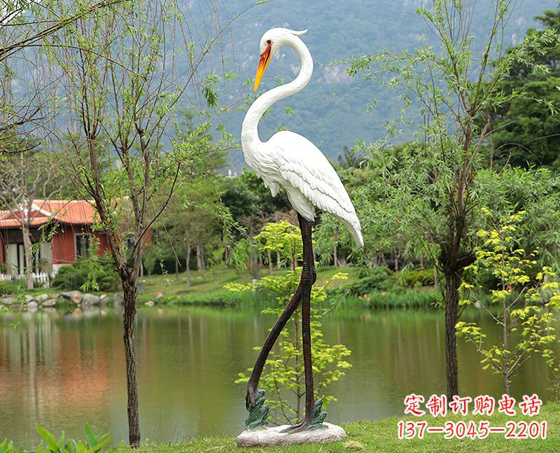 福建玻璃钢仙鹤雕塑——传承中国传统文化