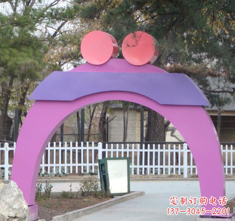 福建不锈钢爱心拱门雕塑给城市艺术添彩