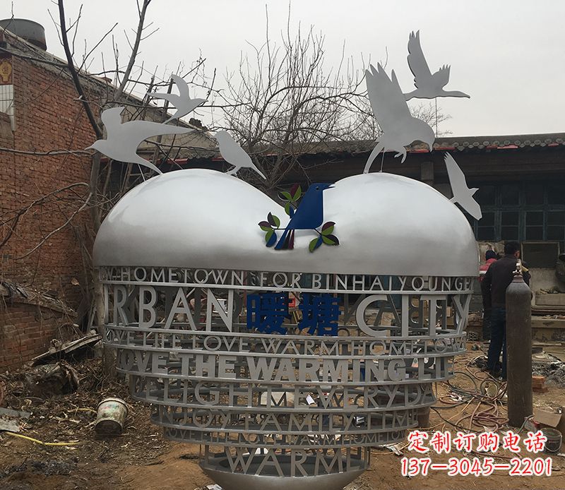 福建不锈钢爱心字母雕塑——象征着爱的礼物