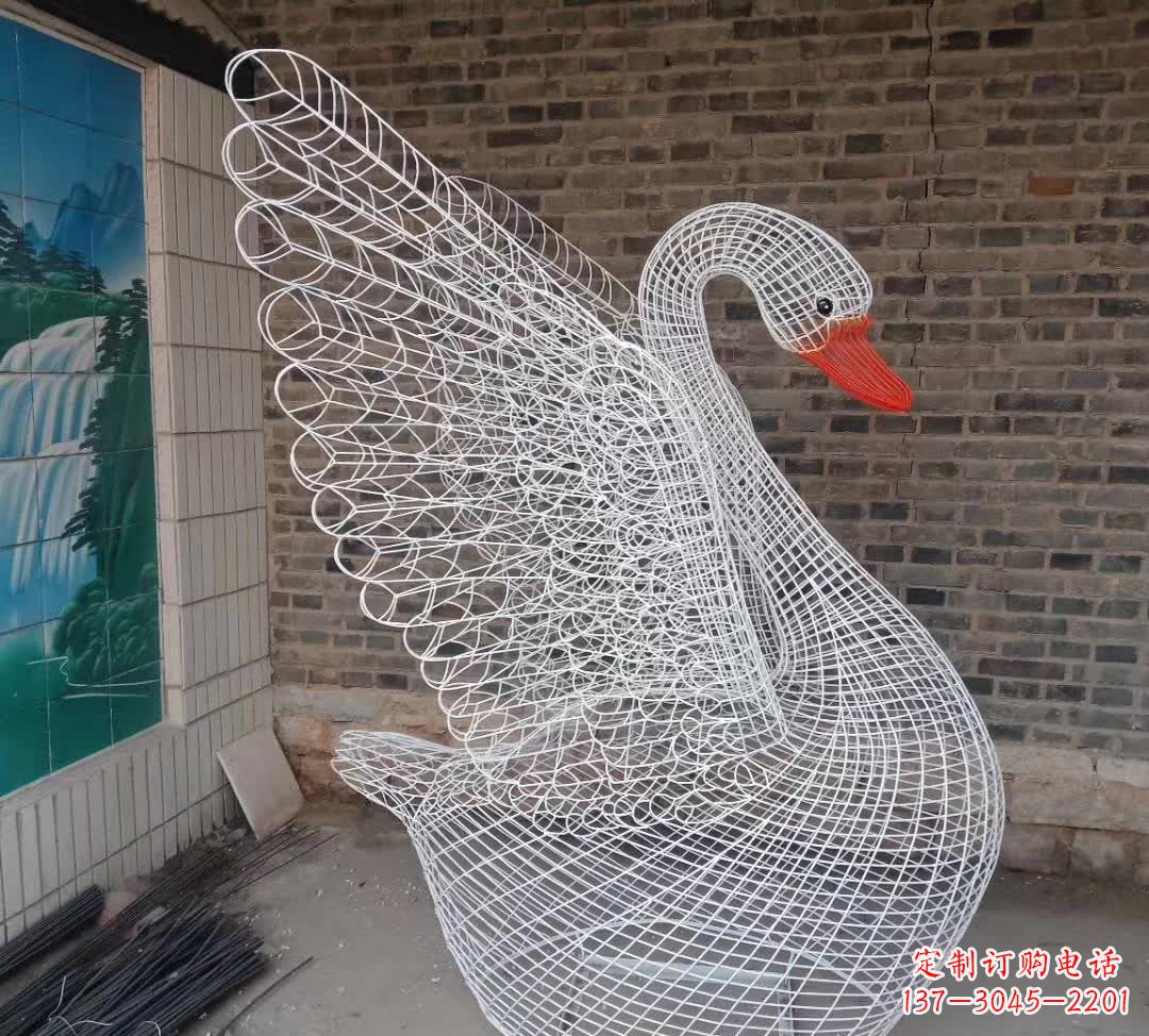 福建不锈钢制天鹅雕塑象征着和谐与美好