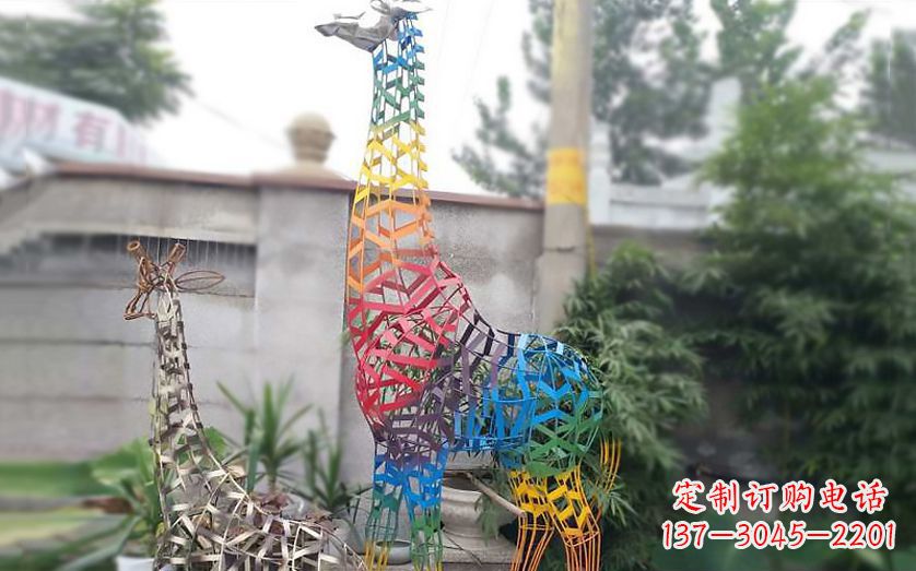 福建不锈钢长颈鹿雕塑把自然美景带入室内
