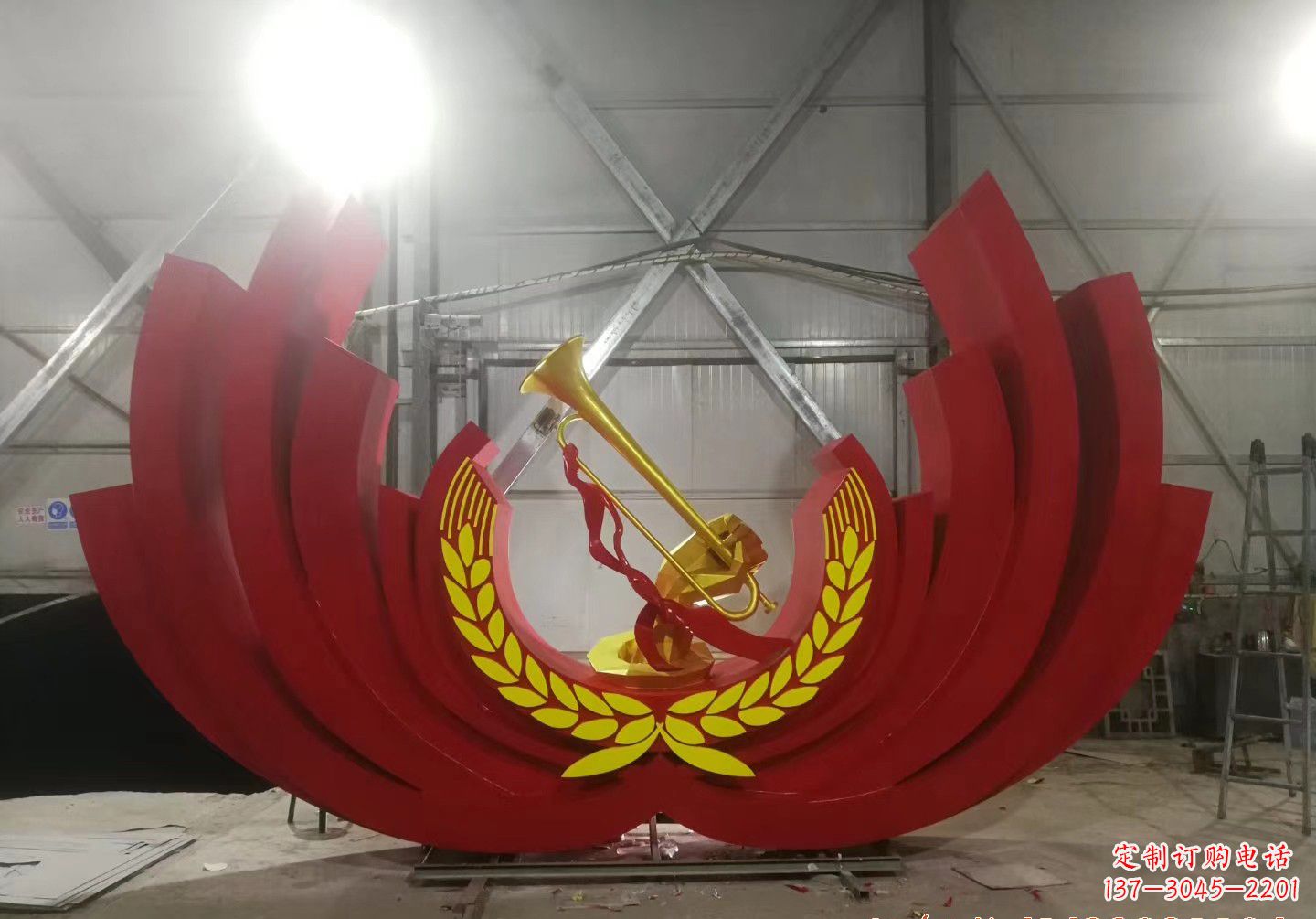 福建不锈钢冲锋号雕塑缅怀英雄,祝福未来