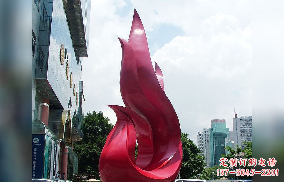 福建孔雀广场的不锈钢雕塑