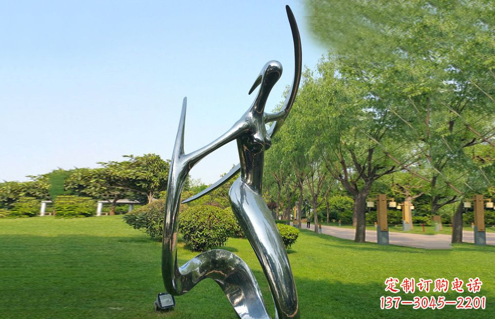 福建不锈钢美女雕塑给公园注入活力