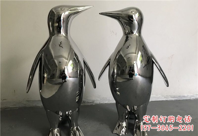 福建企鹅雕塑以不锈钢赋予生命