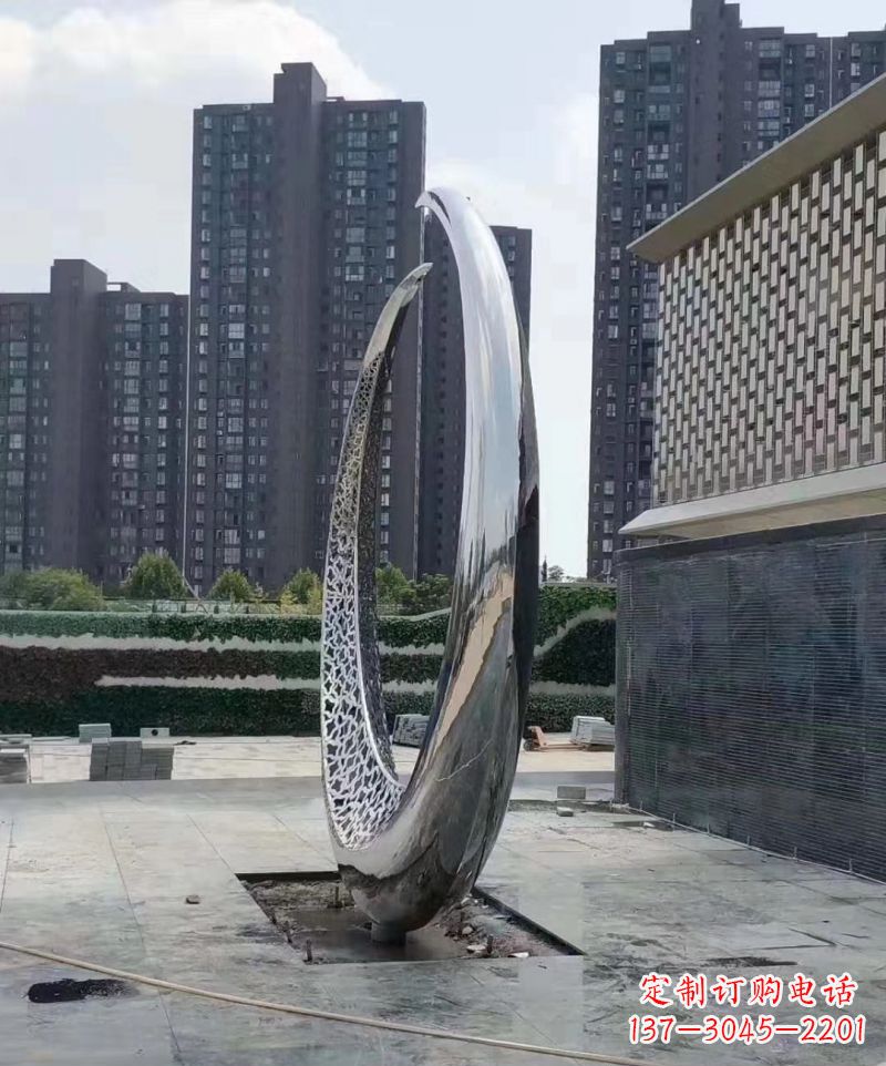 福建精美不锈钢月亮雕塑