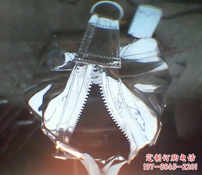 福建精美不锈钢手提包雕塑