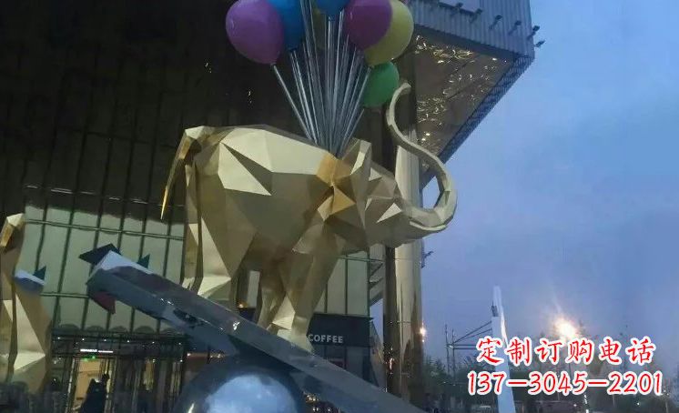 福建大象踩高跷——点缀城市景观