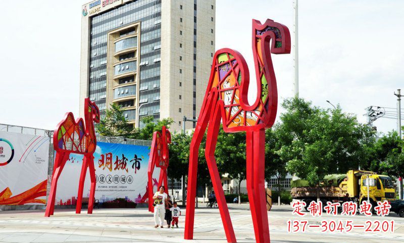 福建不锈钢大型抽象骆驼雕塑