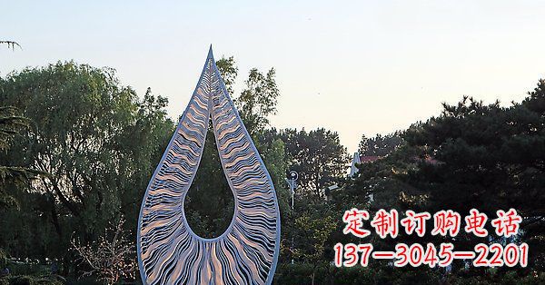 福建水滴雕塑给公园带来流动的美