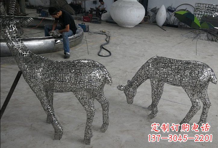 福建不锈钢动物镂空鹿雕塑精美的艺术品