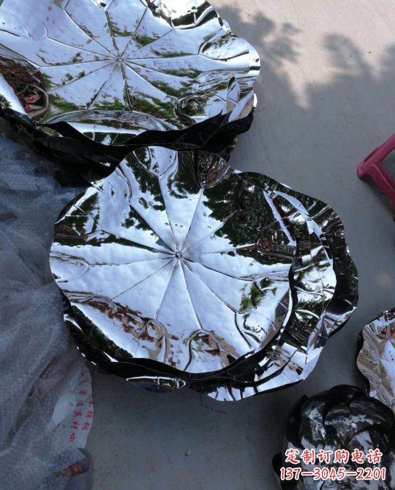 福建不锈钢锻造的莲花雕塑