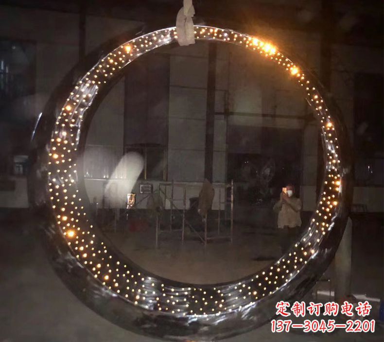 福建不锈钢发光月亮雕塑1