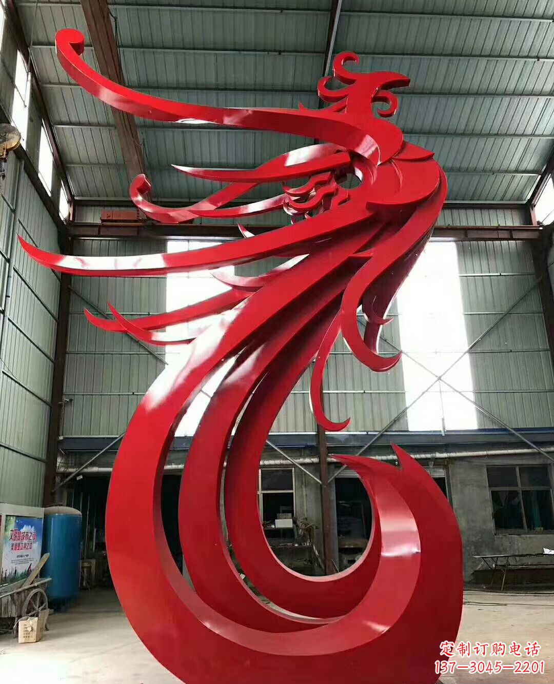 福建不锈钢凤凰雕塑象征着新生的力量