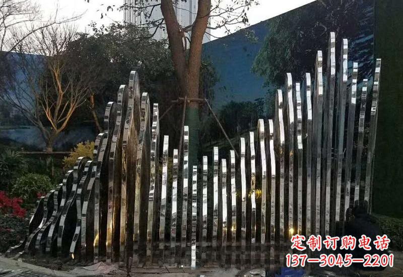 福建不锈钢公园里的假山雕塑