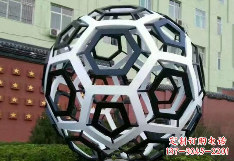 福建不锈钢公园的镂空足球雕塑