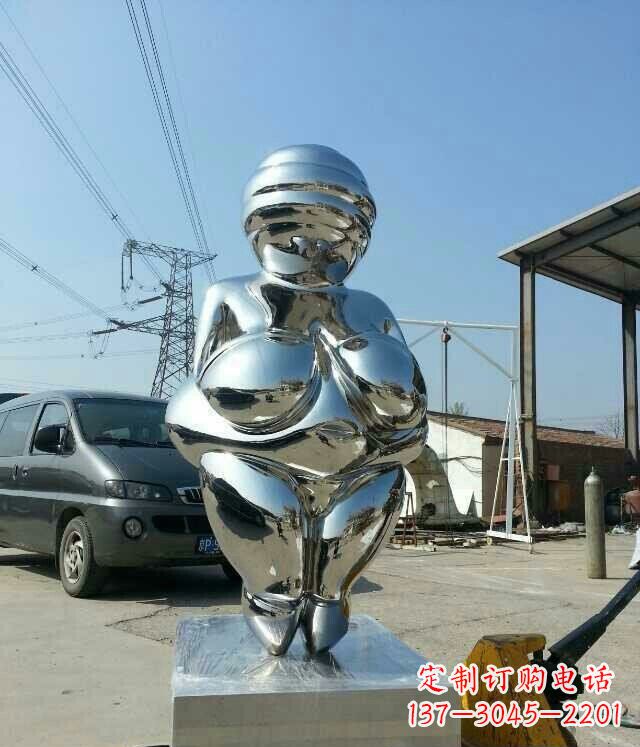 福建女性之美不锈钢公园的女人雕塑
