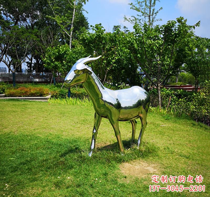 福建不锈钢公园动物镜面羊雕塑