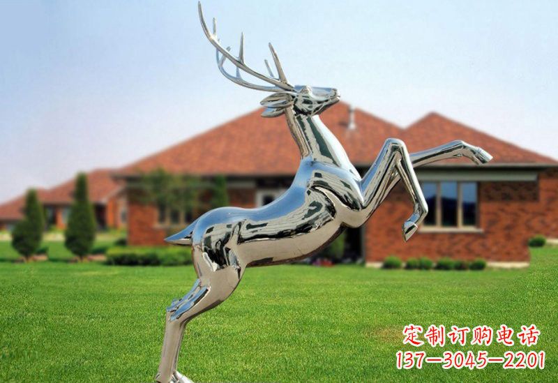 福建梅花鹿雕塑 镜面反射着璀璨美景