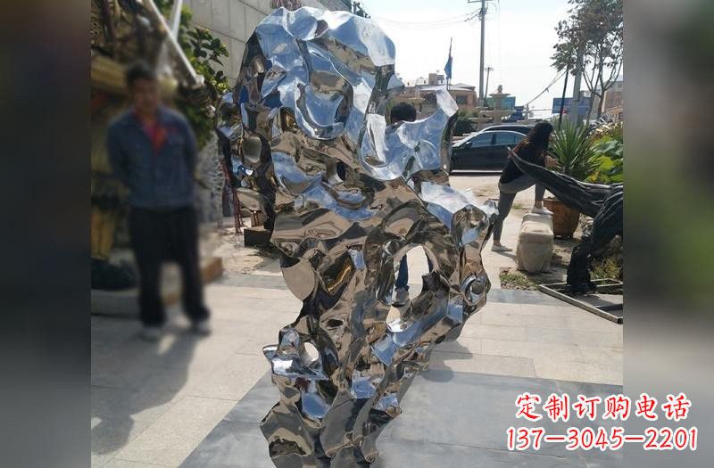 福建太湖石雕塑——点缀不锈钢公园