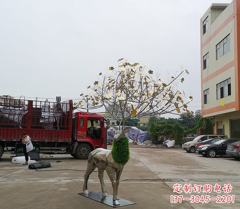 福建不锈钢公园的梅花鹿雕塑