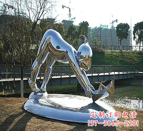 福建不锈钢公园拿折纸船的儿童雕塑
